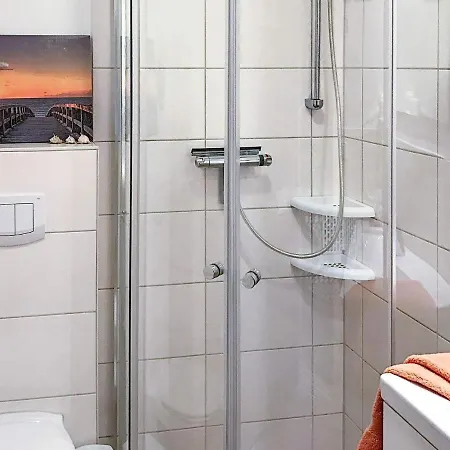 Two-bedroom Holiday In 42 *