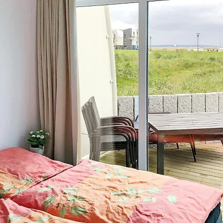 Two-bedroom Holiday In 42 *